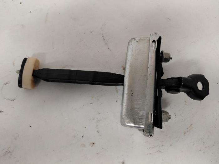 Främre dörrstopp, 4-dörrars, höger från en Land Rover Range Rover Evoque (LVJ/LVS) 2.0 D 150 16V 5-drs. 2018