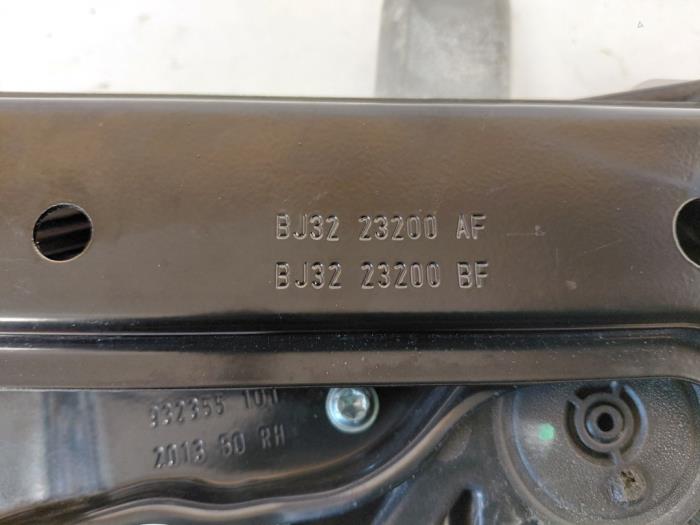 Fönstermekanism, 4-dörrars, höger fram från en Land Rover Range Rover Evoque (LVJ/LVS) 2.0 D 150 16V 5-drs. 2018