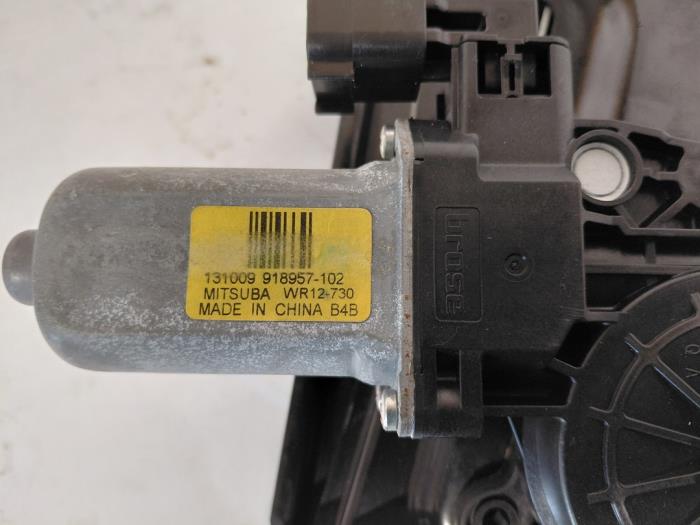 Fönstermekanism, 4-dörrars, höger fram från en Land Rover Range Rover Evoque (LVJ/LVS) 2.0 D 150 16V 5-drs. 2018