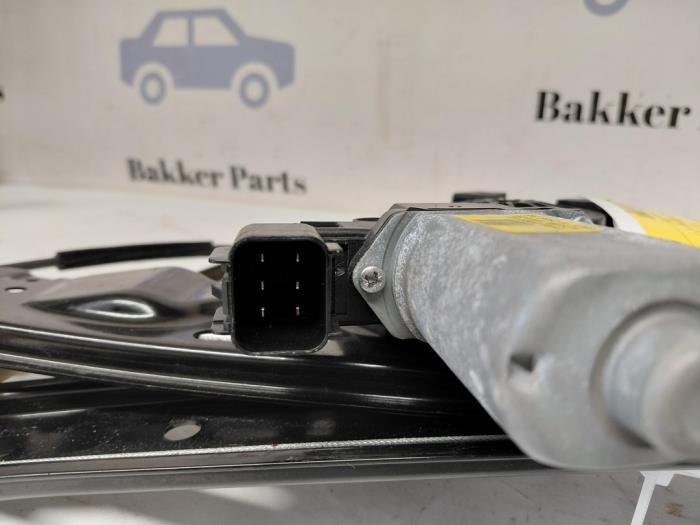 Fönstermekanism, 4-dörrars, höger fram från en Land Rover Range Rover Evoque (LVJ/LVS) 2.0 D 150 16V 5-drs. 2018