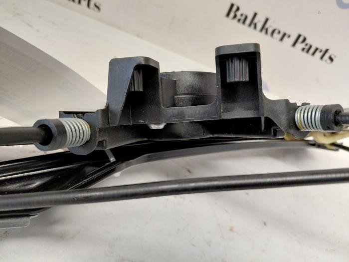 Fönstermekanism, 4-dörrars, höger fram från en Land Rover Range Rover Evoque (LVJ/LVS) 2.0 D 150 16V 5-drs. 2018