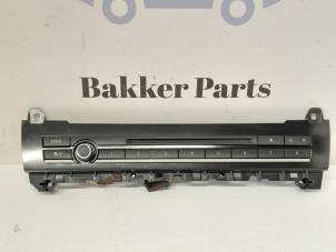 Gebruikte Radiobedienings paneel BMW 5 serie (F10) 520d 16V Prijs € 50,00 Margeregeling aangeboden door Bakker Parts
