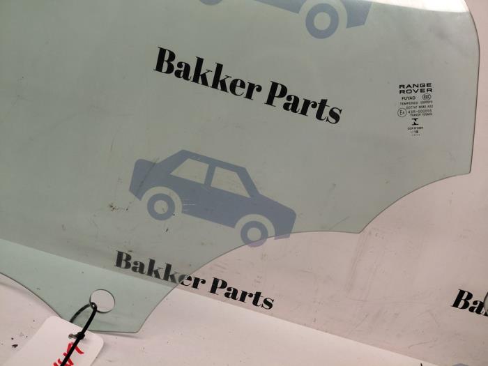 Dörrfönster, 4-dörrars, vänster bak från en Land Rover Range Rover Evoque (LVJ/LVS) 2.0 D 150 16V 5-drs. 2018