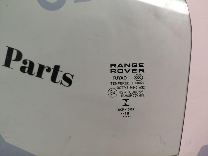 Dörrfönster, 4-dörrars, vänster bak från en Land Rover Range Rover Evoque (LVJ/LVS) 2.0 D 150 16V 5-drs. 2018