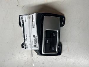 Gebruikte ASR schakelaar Mazda CX-5 II (KF) 2.0 SkyActiv-G 165 16V 2WD Prijs € 39,99 Margeregeling aangeboden door JCR Janssen Car Recycling