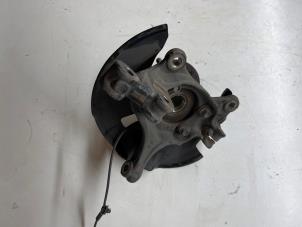 Gebruikte Fusee houder links-voor Mazda CX-5 II (KF) 2.0 SkyActiv-G 165 16V 2WD Prijs € 125,00 Margeregeling aangeboden door JCR Janssen Car Recycling