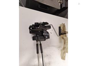 Begagnade Dörrlåsmekanism, 2-dörrars, höger Kia Picanto Pris € 30,25 Inklusive moms erbjuds av Autodemontagebedrijf W. de Laat