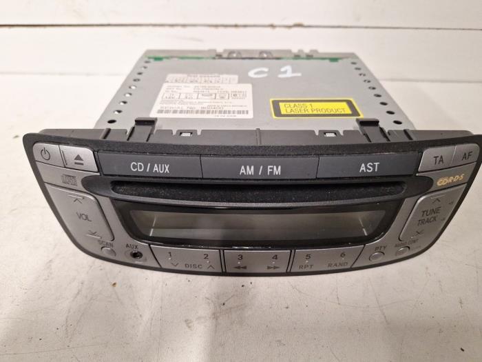 Radio CD Speler van een Toyota Aygo (B10) 1.0 12V VVT-i 2005