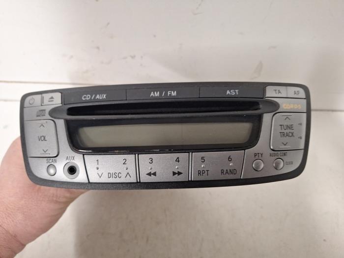 Radio CD Speler van een Toyota Aygo (B10) 1.0 12V VVT-i 2005