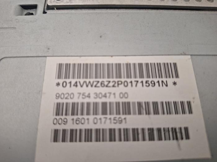 Radio CD Speler van een Volkswagen Polo V (6R) 1.2 TDI 12V BlueMotion 2011