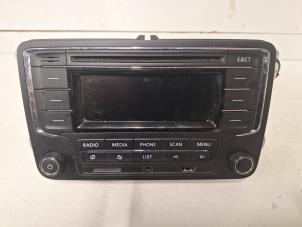 Gebruikte Radio CD Speler Volkswagen Polo V (6R) 1.2 TDI 12V BlueMotion Prijs € 54,45 Inclusief btw aangeboden door Autodemontagebedrijf W. de Laat