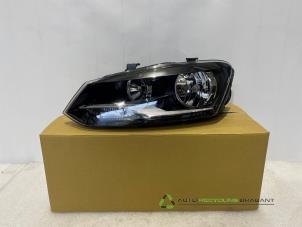 Nieuwe Koplamp links Volkswagen Polo V (6R) Prijs € 130,00 Inclusief btw aangeboden door Auto Recycling Brabant