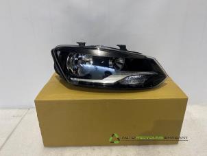 Nya Strålkastare, höger Volkswagen Polo V (6R) Pris € 130,00 Inklusive moms erbjuds av Auto Recycling Brabant