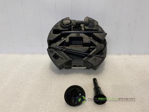 Begagnade Domkraftsset Ford Focus 3 Wagon 1.6 SCTi 16V Pris € 35,00 Marginaltabell erbjuds av Auto Recycling Brabant