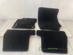 Begagnade Set med mattor Ford Focus 3 Wagon 1.6 SCTi 16V Pris € 25,00 Marginaltabell erbjuds av Auto Recycling Brabant