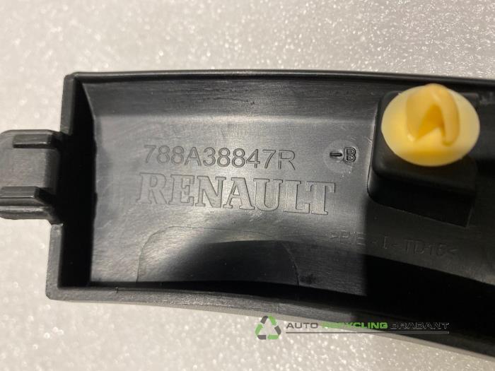 Spatbord Lijst van een Renault Captur (2R)  2018