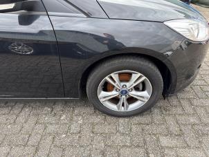 Używane Blotnik prawy przód Ford Focus 3 Wagon 1.0 Ti-VCT EcoBoost 12V 100 Cena € 125,00 Procedura marży oferowane przez BGB Motorenrevisie & Autoparts