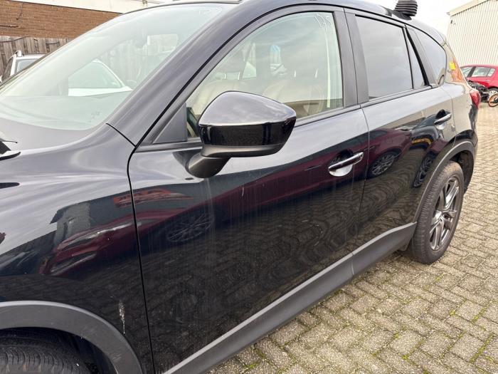 Dörr, 4-dörrars, vänster fram från en Mazda CX-5 I (KE,GH) 2.2 SkyActiv-D 16V 2WD 2013