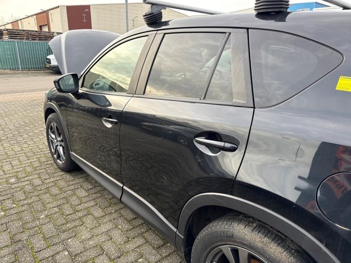 Bakdörr, 4-dörrars, vänster från en Mazda CX-5 I (KE,GH) 2.2 SkyActiv-D 16V 2WD 2013
