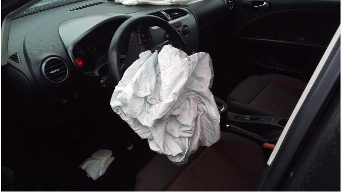 Seat Leon 1.6 Skrotfordon (2007, ZWART)