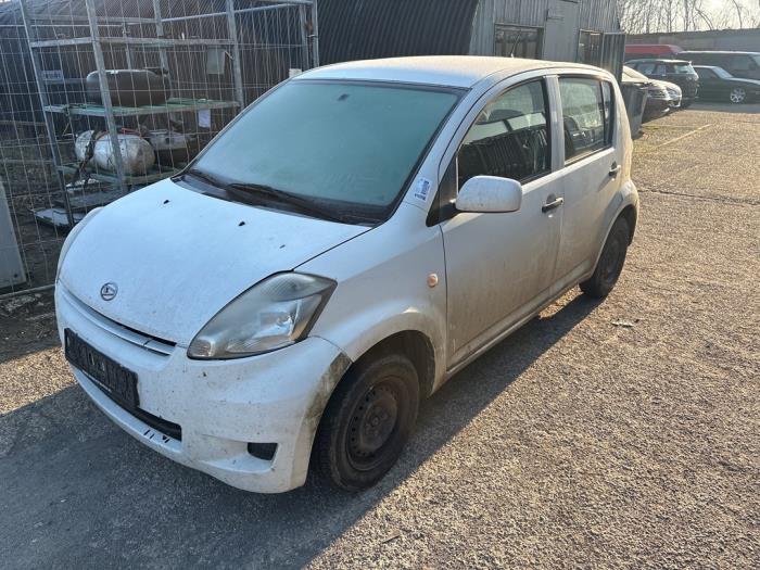Daihatsu Sirion 2 1.0 12V DVVT Sloopvoertuig (2008, Wit)