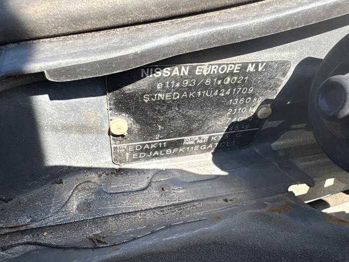 Nissan Micra 1.4 16V Skrotfordon (2002, GRIJS)