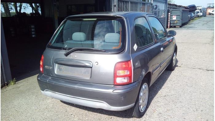 Nissan Micra 1.4 16V Skrotfordon (2002, GRIJS)