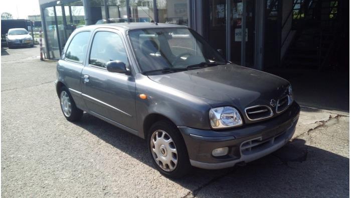 Nissan Micra 1.4 16V Skrotfordon (2002, GRIJS)