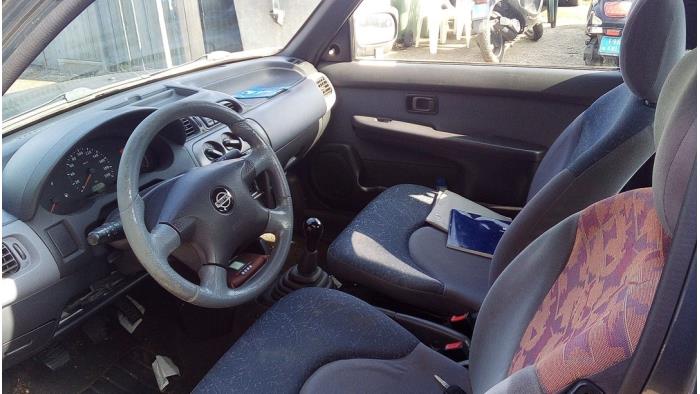 Nissan Micra 1.4 16V Skrotfordon (2002, GRIJS)