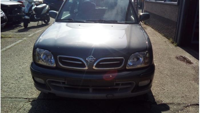 Nissan Micra 1.4 16V Skrotfordon (2002, GRIJS)
