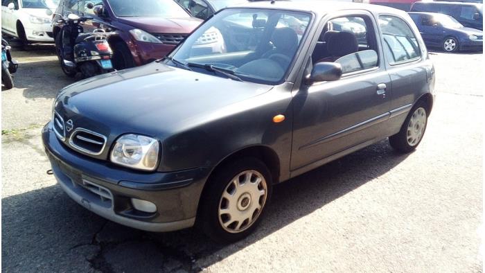 Nissan Micra 1.4 16V Skrotfordon (2002, GRIJS)