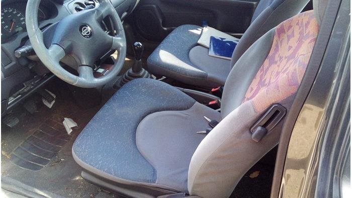 Nissan Micra 1.4 16V Skrotfordon (2002, GRIJS)