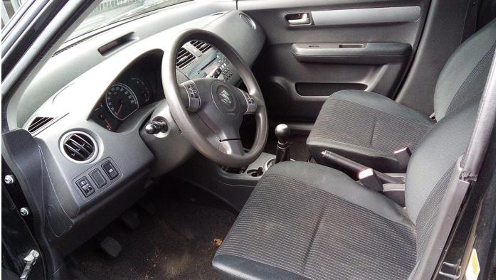 Suzuki Swift 1.5 VVT 16V Samochód złomowany (2006, Czarny)