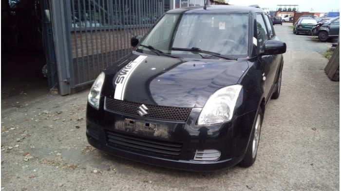 Suzuki Swift 1.5 VVT 16V Samochód złomowany (2006, Czarny)