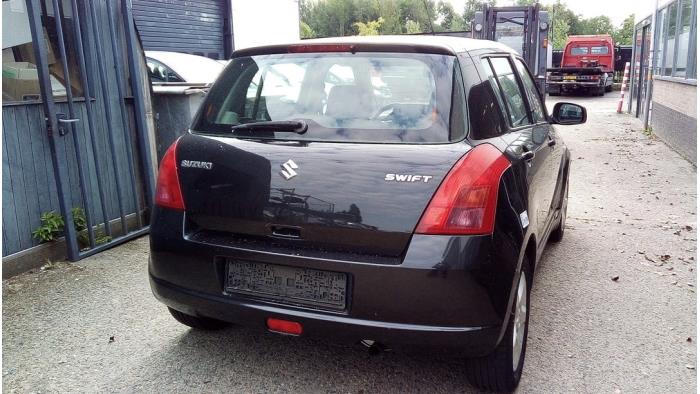 Suzuki Swift 1.5 VVT 16V Samochód złomowany (2006, Czarny)