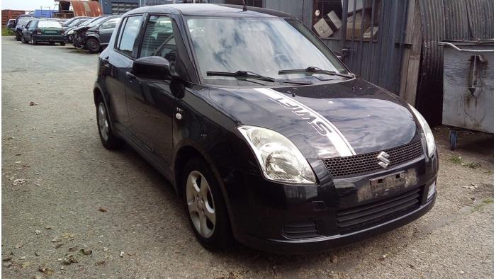 Suzuki Swift 1.5 VVT 16V Samochód złomowany (2006, Czarny)