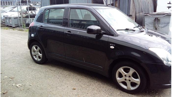 Suzuki Swift 1.5 VVT 16V Samochód złomowany (2006, Czarny)