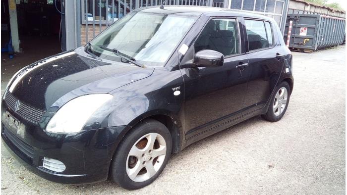 Suzuki Swift 1.5 VVT 16V Samochód złomowany (2006, Czarny)