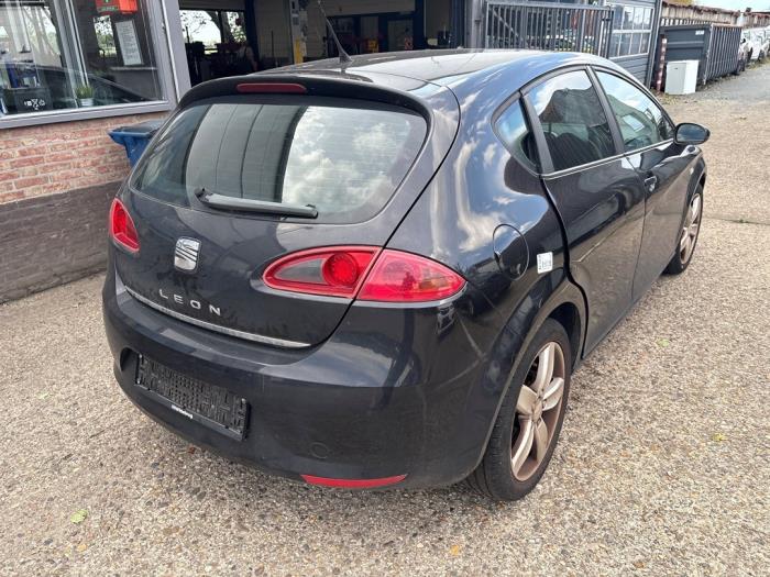 Seat Leon 1.6 Skrotfordon (2008, ZWART)