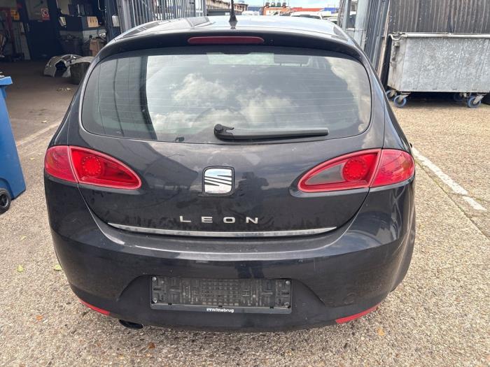 Seat Leon 1.6 Skrotfordon (2008, ZWART)