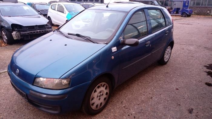 Fiat Punto II 1.2 16V Skrotfordon (2000, BLAUW)