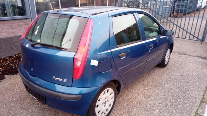Fiat Punto II 1.2 16V Skrotfordon (2000, BLAUW)