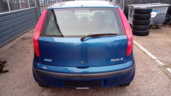 Fiat Punto II 1.2 16V Skrotfordon (2000, BLAUW)