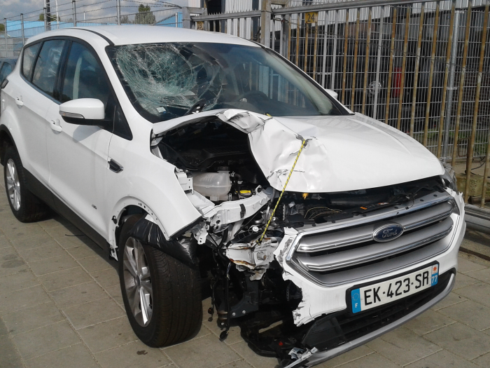 Ford Kuga II 2.0 TDCi 16V 150 4x4 Skrotfordon (2017, WIT)