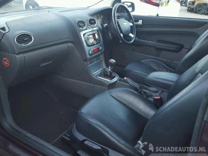 Ford Focus 2 C+C 2.0 TDCi 16V Sloopvoertuig (2008, Paars)