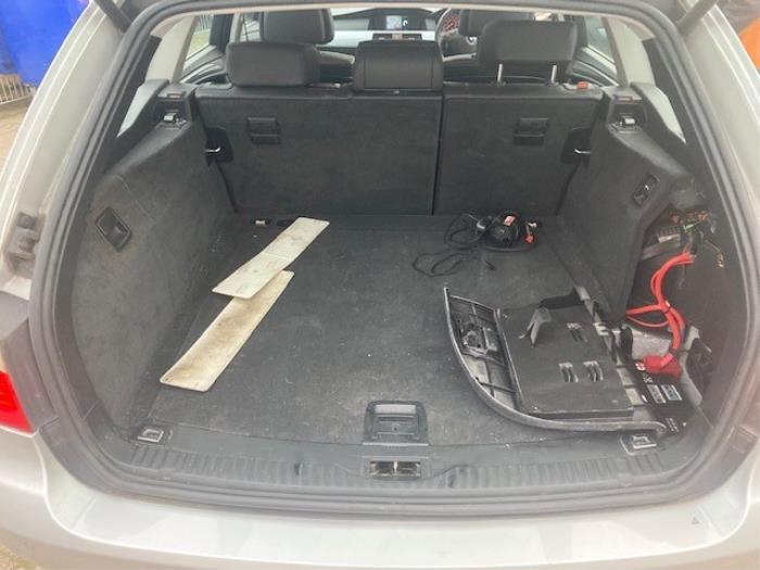 BMW 5 serie Touring 525d 24V Skrotfordon (2009, GRIJS)