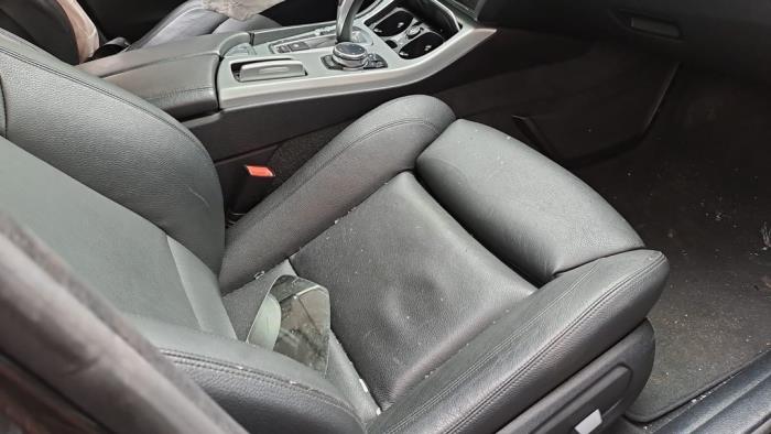 BMW 5 serie Touring 520d 16V Schadevoertuig (2014, Grijs)