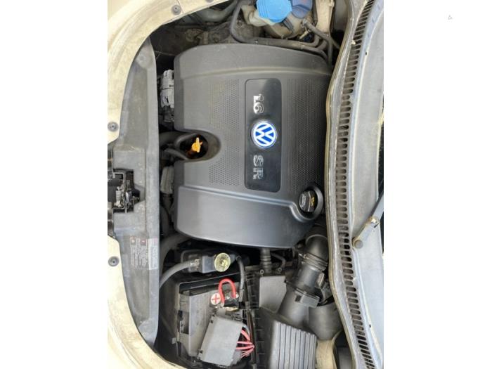 Volkswagen New Beetle 1.6 Samochód złomowany (2003, Bez)