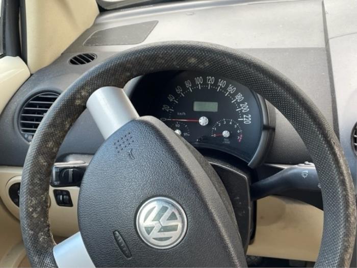 Volkswagen New Beetle 1.6 Samochód złomowany (2003, Bez)