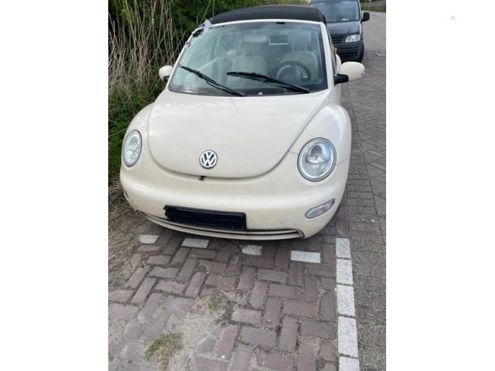 Volkswagen New Beetle 1.6 Samochód złomowany (2003, Bez)